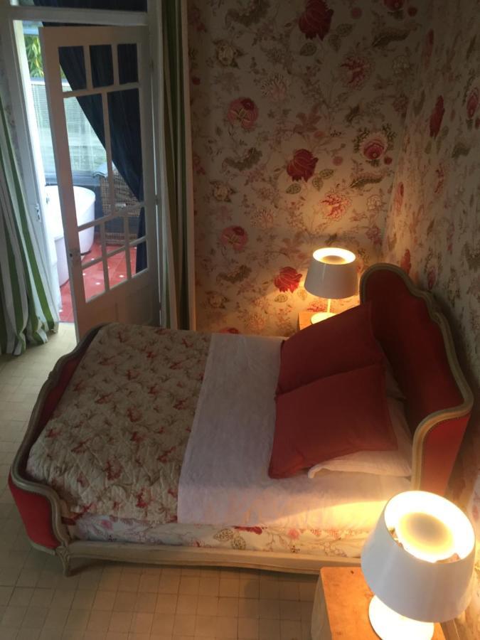 Bed and Breakfast DameChouette Pujols  Exterior foto